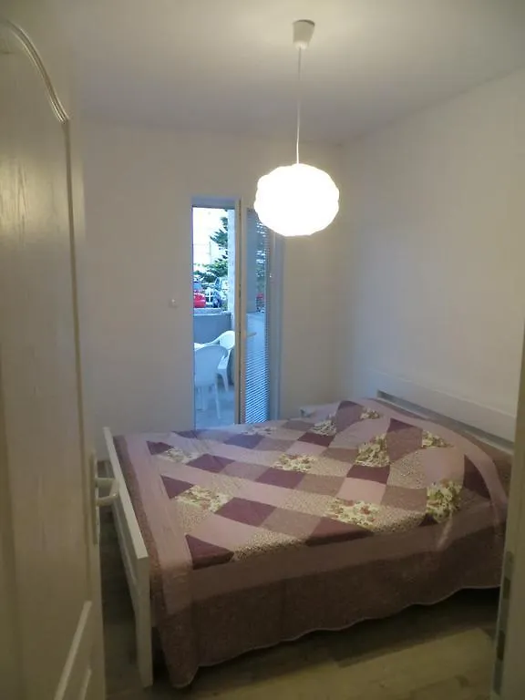 Apartmani Depikolozvane Krk Town 0*,
